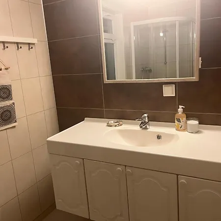 Apartment Hus Med Nydelig Beliggenhet Med Egen Inngang *