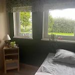 Hus Med Nydelig Beliggenhet Med Egen Inngang
